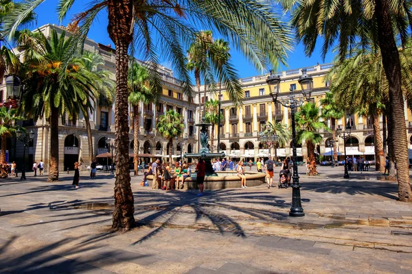 Plaza Reial, Barri Gotic, Барселона, Испания — стоковое фото