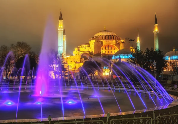 Vista de Hagia Sophia desde el parque Sultanahmet, Estambul, Turquía —  Fotos de Stock