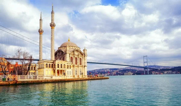 Ortakoy camisi ve Boğaz köprüsü, İstanbul, Türkiye