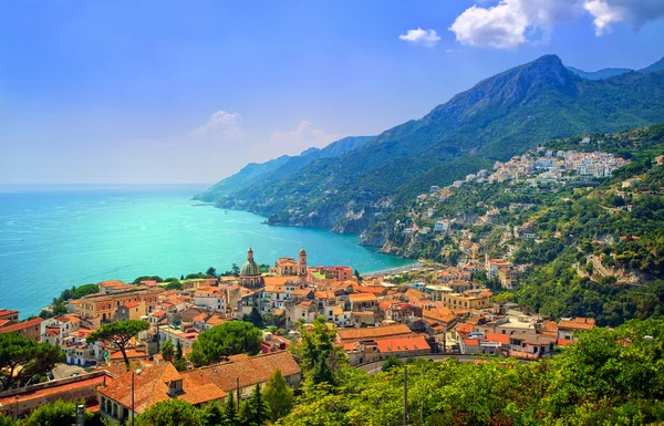 Salerno na amalfinské pobřeží jižně od Neapole, Itálie — Stock fotografie