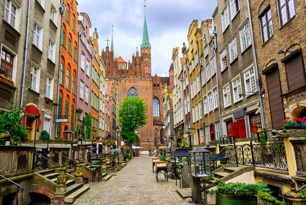 Casas góticas tradicionais na cidade velha de Gdansk, Polônia — Fotografia de Stock