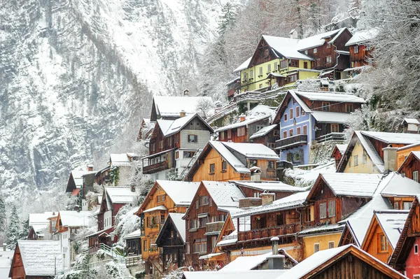 Wooden houses in Hallstatt, austrian alpine town by Salzburg, Austria — Stock Fotó