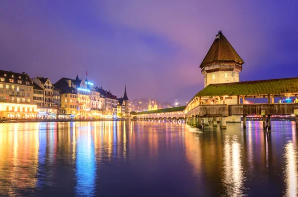 Lucerne, Swiss, pemandangan malam kota tua — Stok Foto