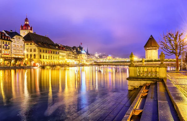 Lucerne, Switzerland. View over Reuss river to the old town and — Stock Photo, Image