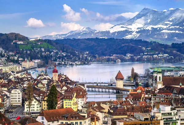 Luzern, Sveits, utsikt over gamlebyen, innsjøen og Rigi – stockfoto