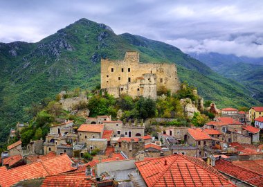 Castelvecchio'yu di Rocca Barbena, Liguria, İtalya