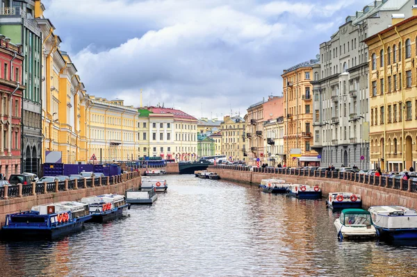 St Petersburg, pandangan atas sungai Moyka dari Nevsky prospekt — Stok Foto