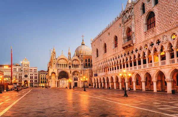 Catedral de San Marco e Palácio do Doge no início da manhã luz — Fotografia de Stock