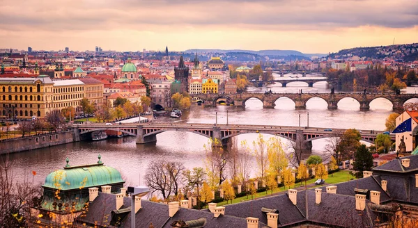 Prague bridge panorama in sunset light, République tchèque — Photo