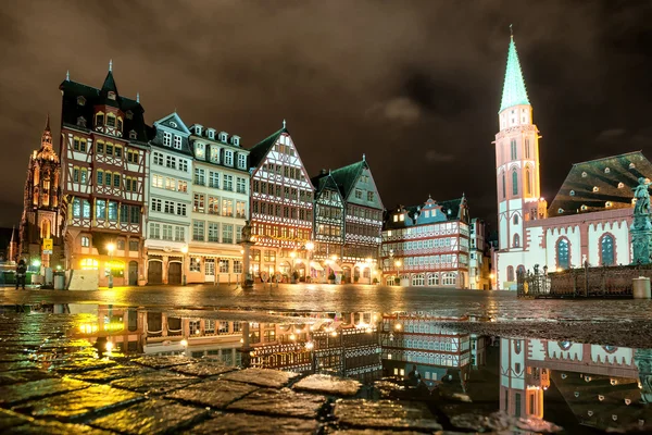 Altstadt von Frankfurt am Main bei Nacht, Deutschland — Stockfoto