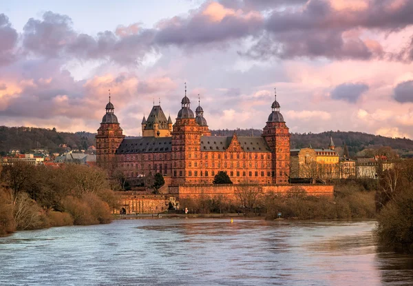 Château Johannisburg sur la rivière principale, Aschaffenburg, Allemagne — Photo