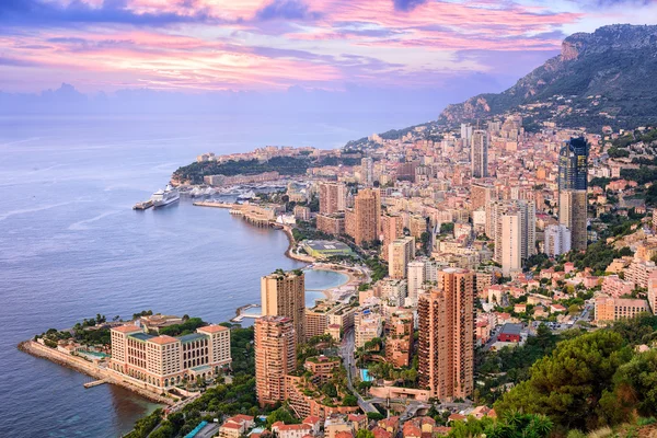 Nascer do sol colorido em Monte Carlo, Mônaco — Fotografia de Stock