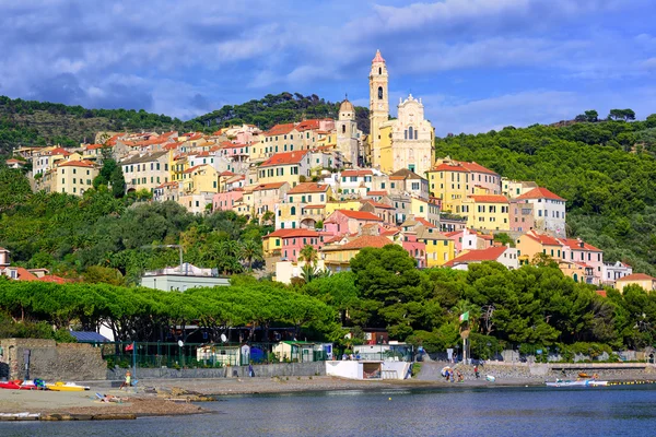 Λιγουρίας μεσαιωνική πόλη Cervo, Ιμπέρια, Ιταλία — Φωτογραφία Αρχείου