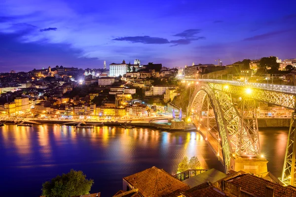 Ribeira och Dom Luiz bron på natten, Porto, Portugal — Stockfoto