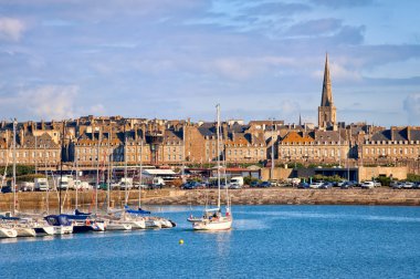 Saint-Malo, İngiltere, Fransa