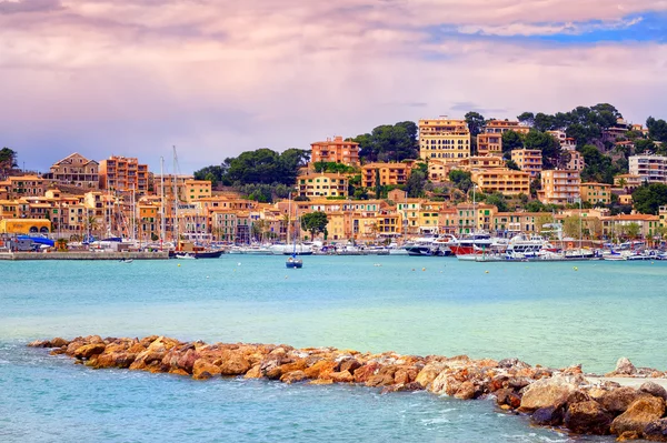 Port town Soller on sunset, Maiorca, Espanha — Fotografia de Stock