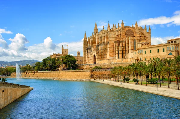 Gotische middeleeuwse kathedraal van Palma de Mallorca, Spanje — Stockfoto