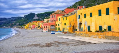 Renkli fisherman's evleri İtalyan Rivierası Varigotti, Liguria, İtalya