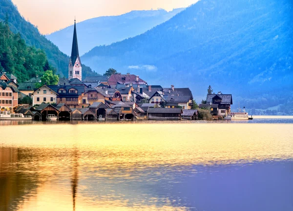 Kota Hallstatt di danau di pegunungan Alpen, Austria — Stok Foto