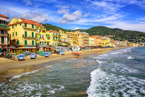 Mediterranean sand beach in Alassio by San Remo on italian Riviera, Italy — Stockfoto