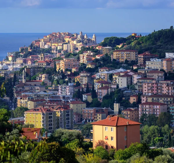 Panoramik Imperia eski kasaba İtalyan Riviera, Liguria, İtalya