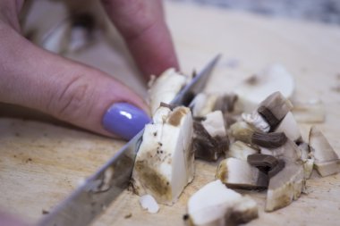 mantar yemek için dilimleme