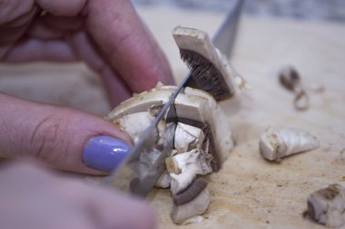 mantar yemek için dilimleme