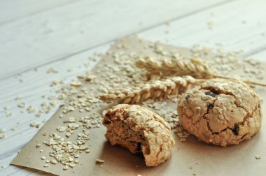 Bir rustik fotoğraf tahıl ile ev yapımı kurabiye, fıstık ve kulakları tarz.