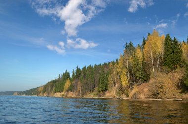 Pitoresk, renkli sonbahar manzara.