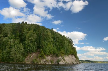 Güzel sahne tepelik nehrinin.