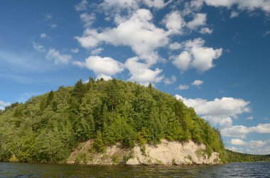 Güzel sahne tepelik nehrinin.