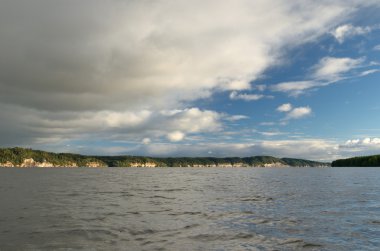 Güzel sahne tepelik nehrinin.