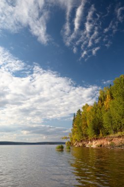 Pitoresk, renkli sonbahar manzara.