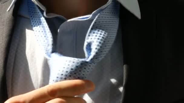 The guy pulls his Tie around his neck — Stock Video