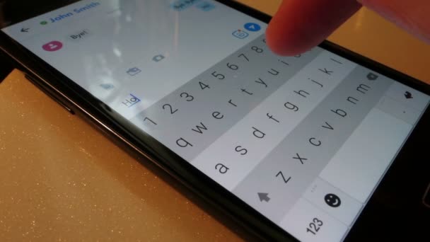 Mensagens na tela Smarthpone — Vídeo de Stock