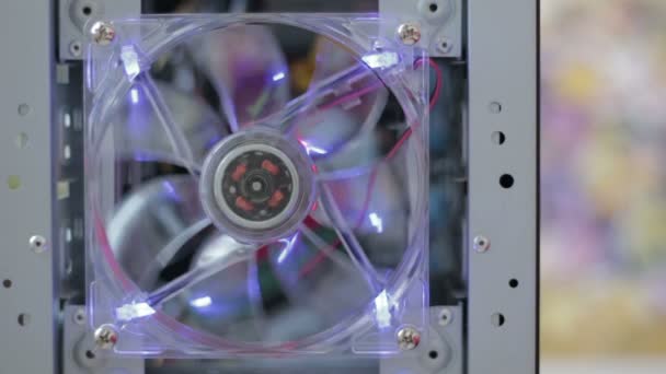 Rotatie computer ventilator met verlichting — Stockvideo