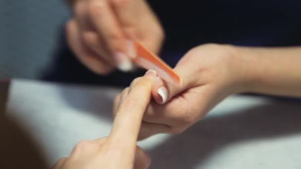Manicure. Shaping the nails — Stock Video