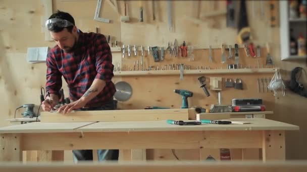 Artisan in carpentry — Stock Video