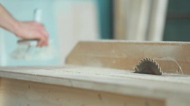 Uzağa--dan daire testere talaşı fırça