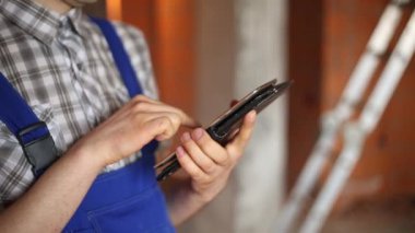 Elektrikçi tablet ile