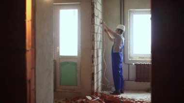 Elektrikçi Elektrik İnşaat ve tesisat işleri gerçekleştirir