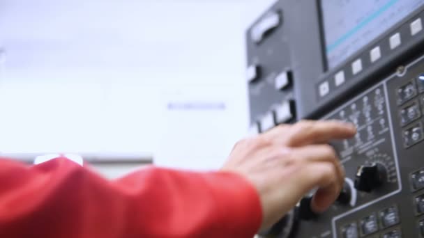 Hands of the worker on the remote control of the machine CNC — Stock Video