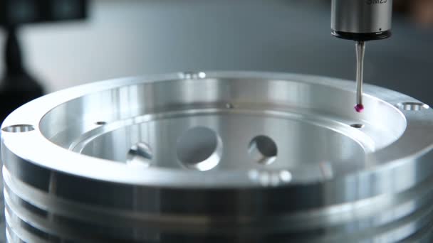 La sonde de mesure détermine la taille des produits métalliques 