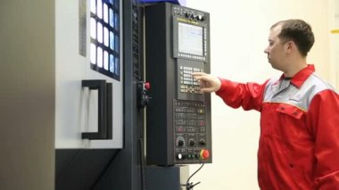 CNC operatör makine