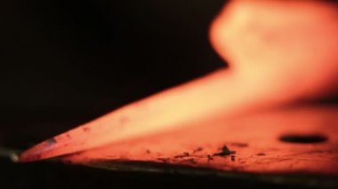 Erimiş metal portre