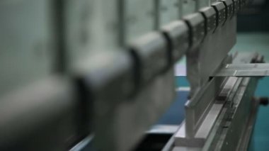 Metal işleme Cnc. Cnc makine iş başında. Metalurji üretim.