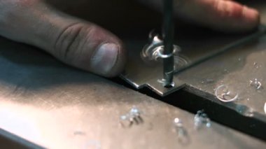 Metal delme. Metal talaşı