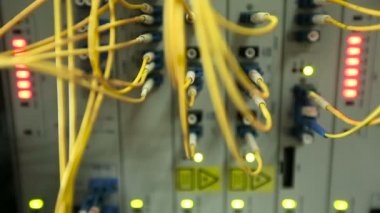 Sunucuları kablo ve yanıp sönen LED