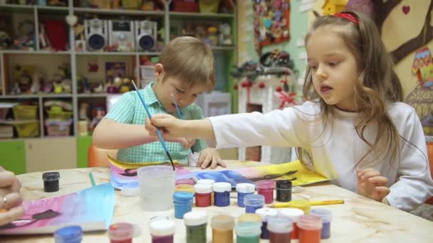 Creatieve kinderen. Tekening — Stockvideo