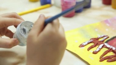 Boya fırça dips boya içine